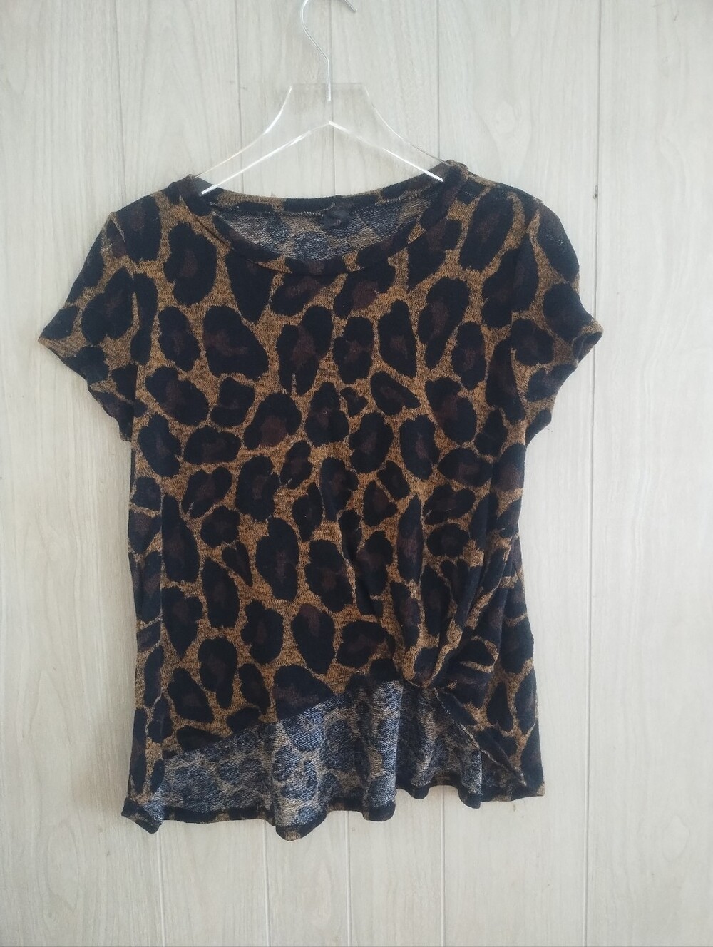 I Joah Leopard Print Knit Side Knot Short Sleeve Top Tee M